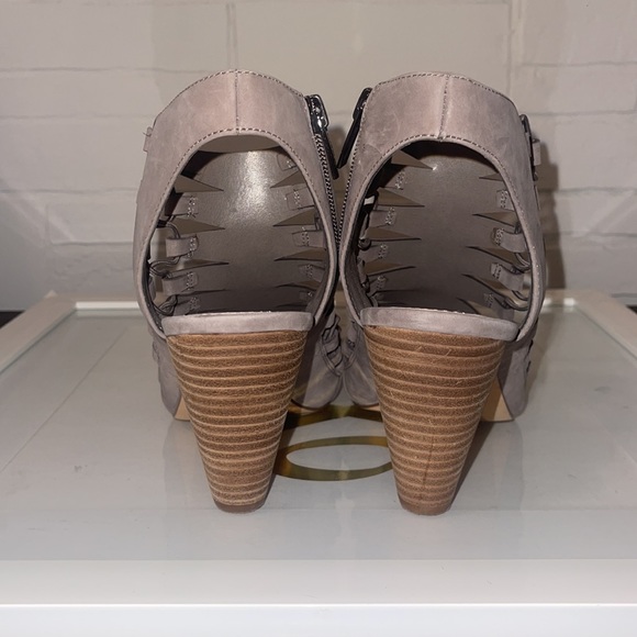 Vince Camuto Sandals/ Heels - Picture 4 of 5